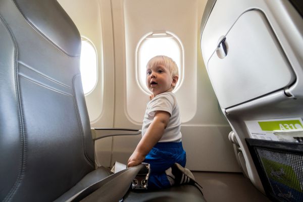 נוסעים עם הילדים לחו"ל? המלצות לטיסה רגועה