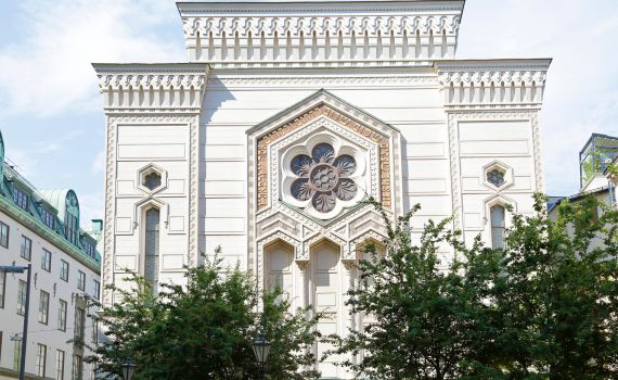 אחרי הקוראן: מפגינים קוראים לשרוף ספרי תורה