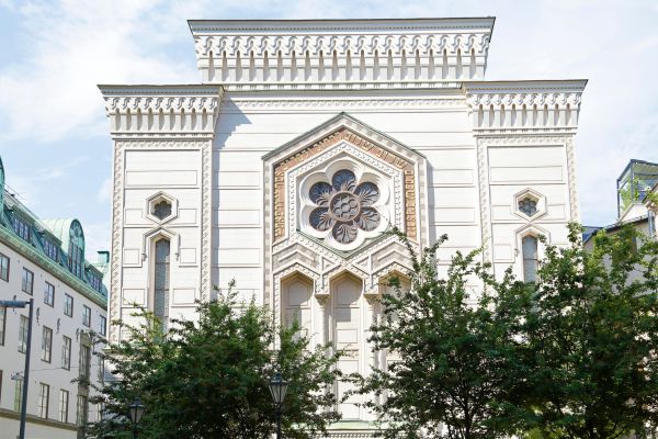 אחרי הקוראן: מפגינים קוראים לשרוף ספרי תורה