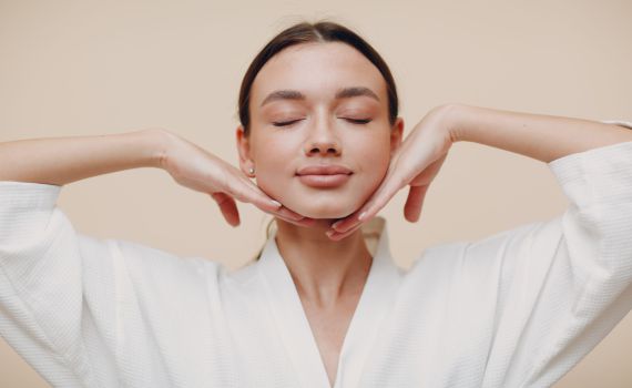 יוגה לפנים: הטרנד שכבש את הטיקטוק