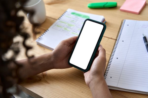 חוק חדש באירופה: איסור הכנסת טלפונים לבתי ספר