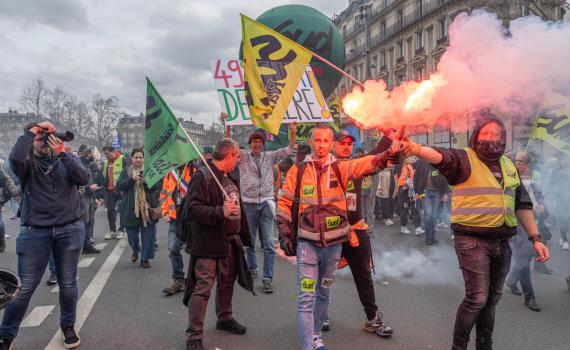 צרפת בוערת: נייק, זארה ועוד 700 חנויות נבזזו בפריז