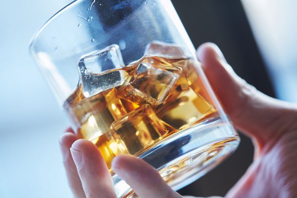 משרד הבריאות מזהיר: המשקה עלול לפגוע בעיניים