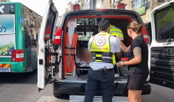 בת ים: הולך רגל נפגע מאוטובוס, מצבו בינוני