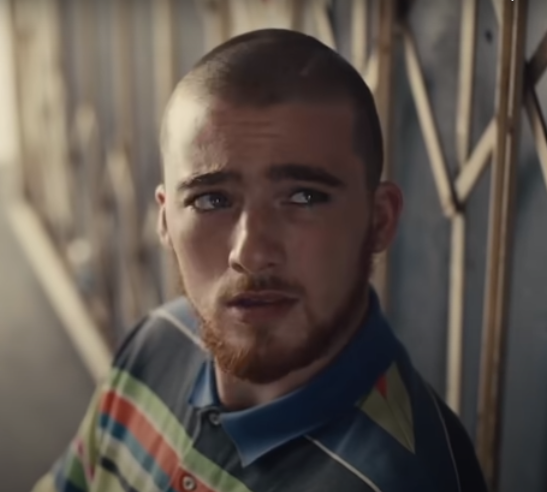 ימים לאחר מות אביו: השחקן אנגוס קלאוד מת בגיל 25