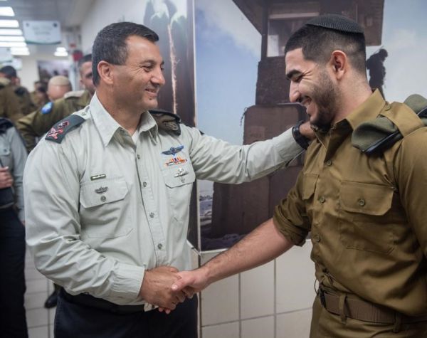 "אין לנו ארץ אחרת": ראש אכ"א ביקר בלשכת הגיוס