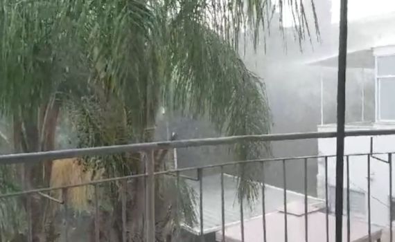 מזג אוויר משוגע: גשם שוטף בחיפה בסוף אוגוסט