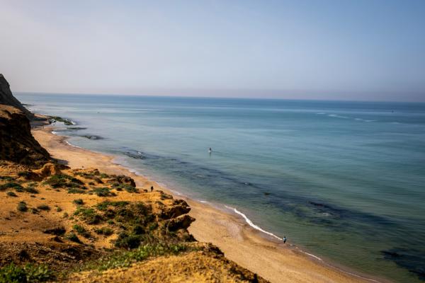 משרד הבריאות: אזהרת רחצה  בחוף הסלע בבת ים
