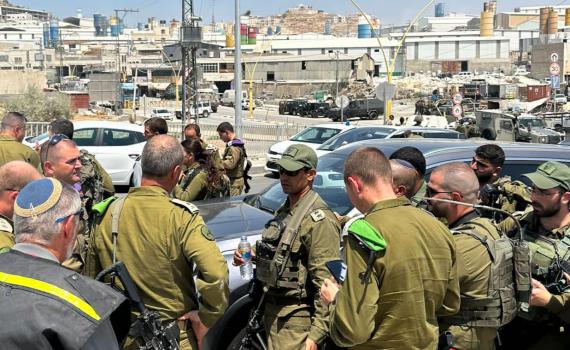 "טיפול בחדר הניתוח להצלת הגפיים": עדכון מצבו של פצוע הפיגוע