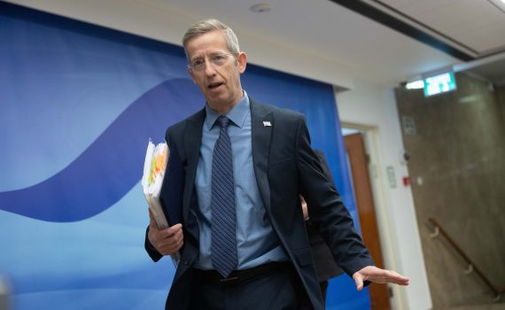 מזכיר הממשלה: יחוקק חוק גיוס חסין מביקורת שיפוטית