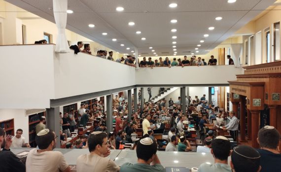 מול השנאה: הישיבה בתל אביב רושמת מספרי שיא