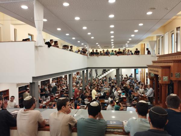 מול השנאה: הישיבה בתל אביב רושמת מספרי שיא