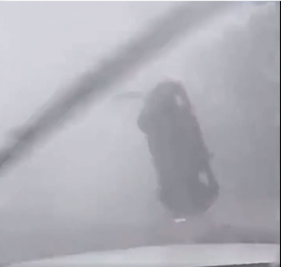 הוריקן אידיליה: מכוניות התעופפו באוויר | צפו