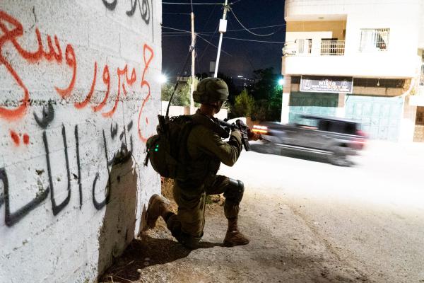 מחבלים השליכו בקבוקי תבערה; כוח צה"ל נטרל