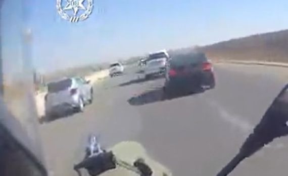 באופנוע וברגל: מרדף דרמטי בכבישי הדרום. צפו