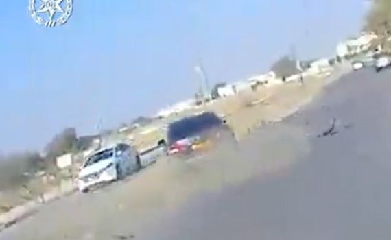 מרדף דרמטי: הרכב התפרק; החשוד נטש וברח רגלית.צפו