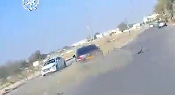 מרדף דרמטי: הרכב התפרק; החשוד נטש וברח רגלית.צפו