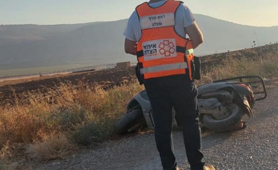 רוכב קטנוע החליק סמוך לקיבוץ תל יוסף, מצבו קשה