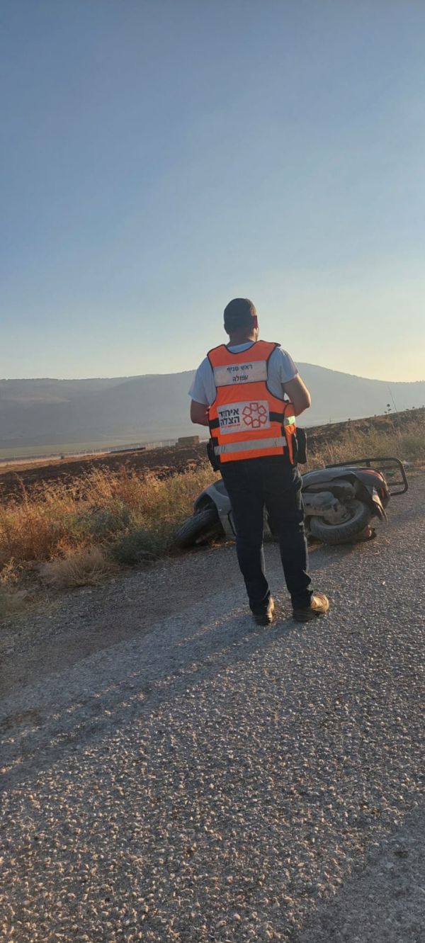 רוכב קטנוע החליק סמוך לקיבוץ תל יוסף, מצבו קשה