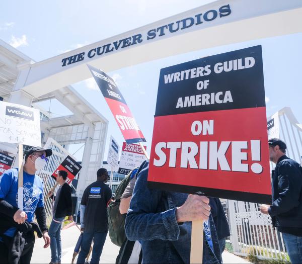 חוזרים לעבודה: שביתת התסריטאים בהוליווד הגיעה לסיומה