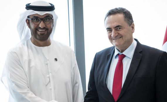 לראשונה: שר בממשלה פוגש את מקבילו האמירתי