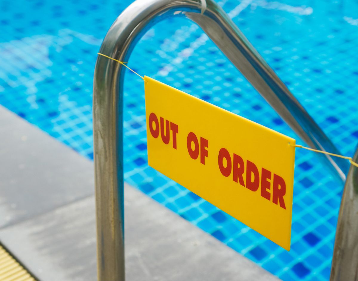 חלודה וחיידקים: צו הפסקה לבריכת הגלים הפופולארית