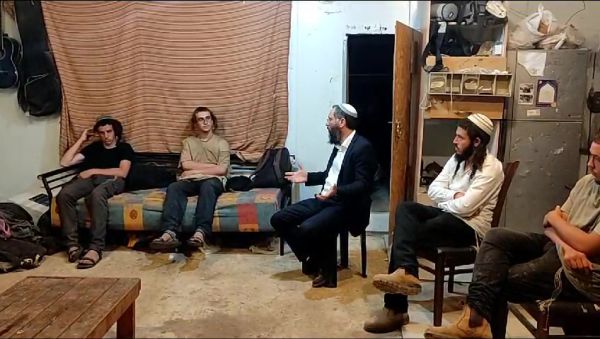 רבה של בית אל לחברי העצור: 'יהודי צריך להתגונן'