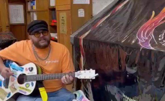 לקראת ראש השנה: אליאב זוהר עם המתפללים באומן. צפו