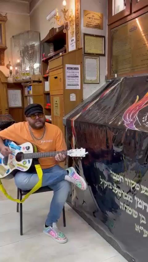 לקראת ראש השנה: אליאב זוהר עם המתפללים באומן. צפו