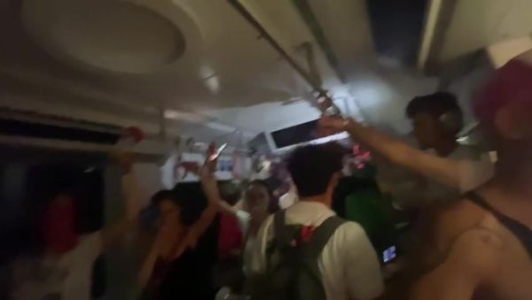 צפו: מפגינים השתלטו על הרכבת, הנהג מילט את עצמו