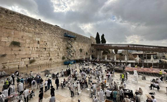 לקראת ראש השנה: נערכה בדיקה לאבני הכותל המערבי