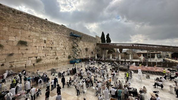 לקראת ראש השנה: נערכה בדיקה לאבני הכותל המערבי