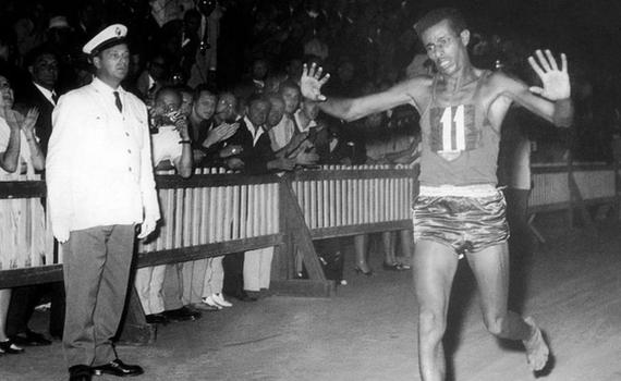 91 שנים להולדתו של האלוף האולימפי שרץ יחף