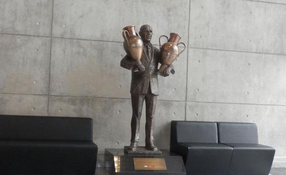 סיפורו של המאמן היהודי שהטיל קללה על קבוצתו