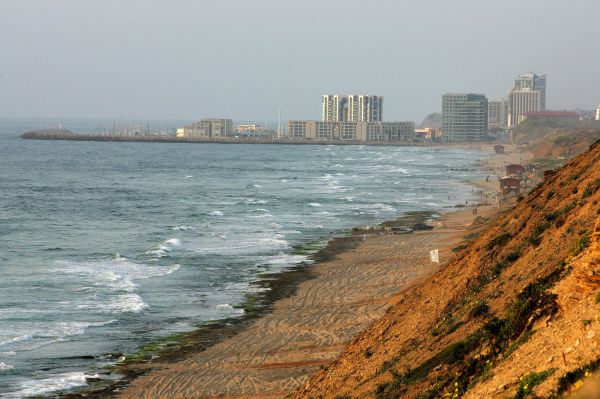 בשיא הקיץ: אזהרת רחצה בחופי ראשון לציון