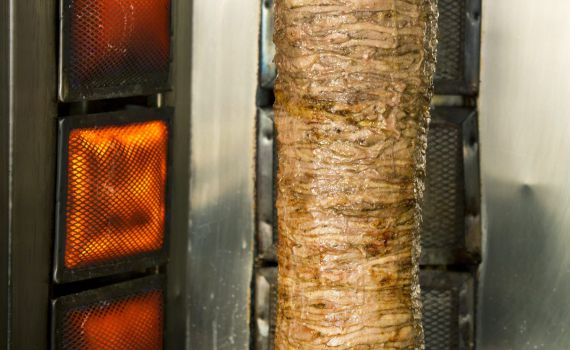 גבר נחנק מאכילת שווארמה באשדוד: מצבו קשה