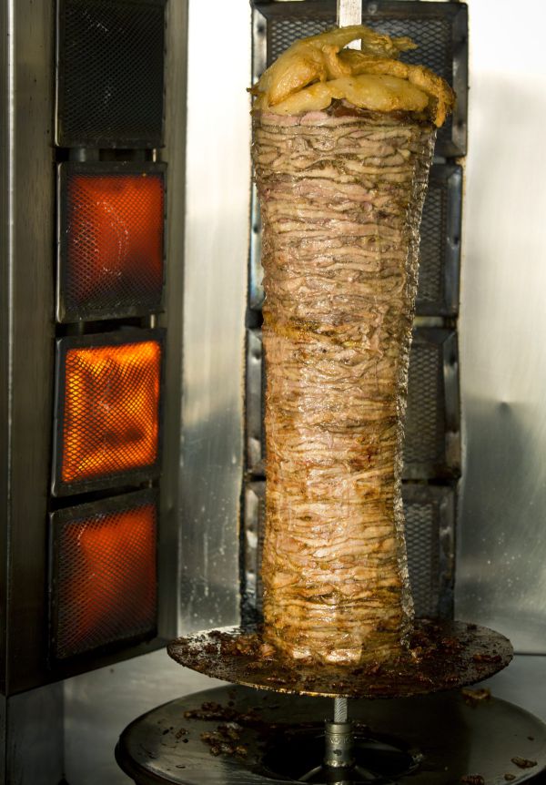 גבר נחנק מאכילת שווארמה באשדוד: מצבו קשה