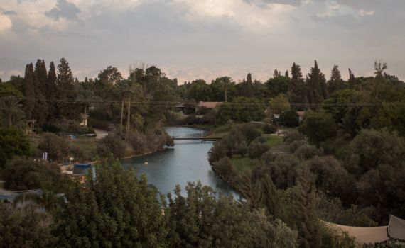 אסון בעמק המעיינות: ילד נמשה מהמים במצב אנוש