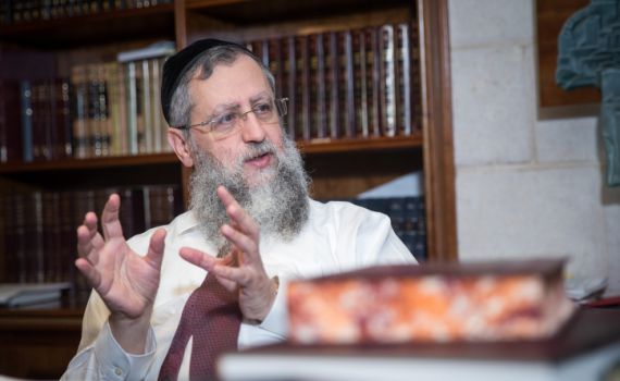 בנו של הרב דוד יוסף חשף: למה אבא שלי הוריד את המגבעת