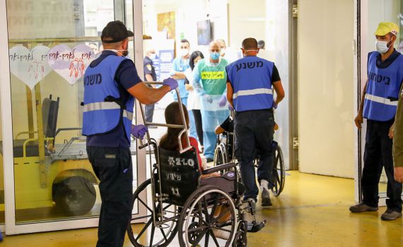 ביה"ח נהריה: שני מאבטחים הותקפו על ידי תושבי הצפון