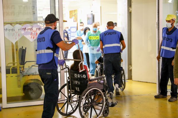ביה"ח נהריה: שני מאבטחים הותקפו על ידי תושבי הצפון