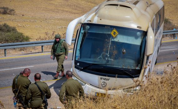 ירי על אוטובוס בבנימין: צה"ל פתח במרדף באזור