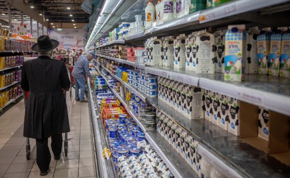 ייבוא החלב: בשורה צרכנית או טריק שיווקי? צפו