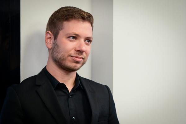 יאיר נתניהו תוקף את בוגי יעלון: "מתנהל כמו ארגון פשע"