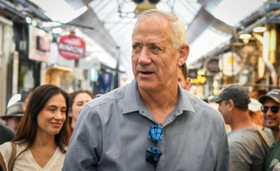 גנץ על דבריו של יריב לוין: "תירוצים שקריים"