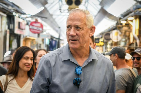 גנץ על דבריו של יריב לוין: "תירוצים שקריים"