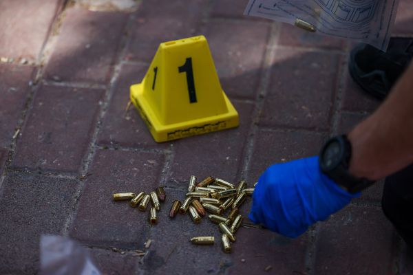 הפיגוע במעלה אדומים: פצוע קשה עדיין מורדם