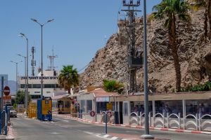 דיווח ערבי: בכירים בחמאס נערכים לאפשרות יציאה מעזה