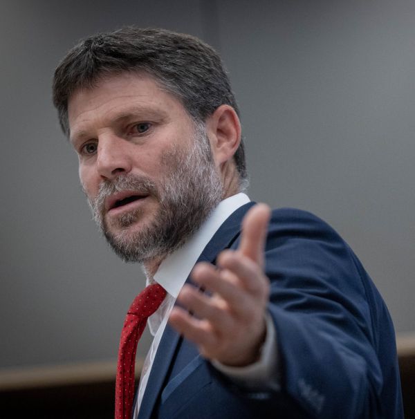 בתגובה לרצח החטופים: סמוטריץ' דורש לגרש עזתים דרומה