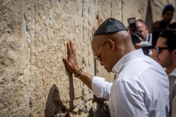 "סמל לתקווה": ראש עיריית ניו יורק ביקר בכותל המערבי